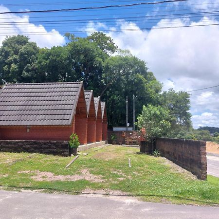 Pequena Pousada Pernottare Estacionamento Frente E Lado Publico Privado Gramado Eksteriør billede