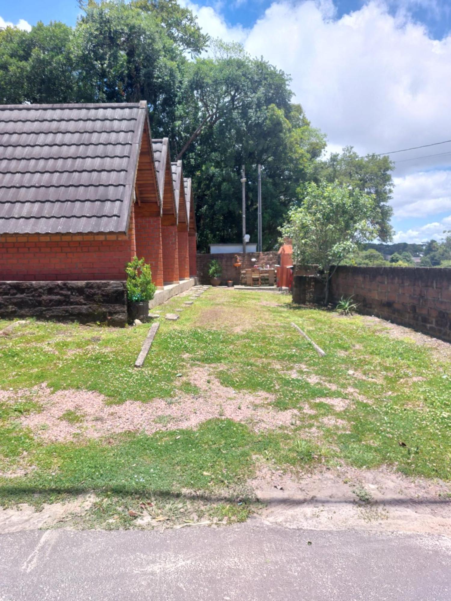Pequena Pousada Pernottare Estacionamento Frente E Lado Publico Privado Gramado Eksteriør billede