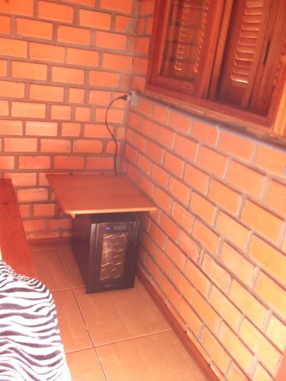 Pequena Pousada Pernottare Estacionamento Frente E Lado Publico Privado Gramado Værelse billede